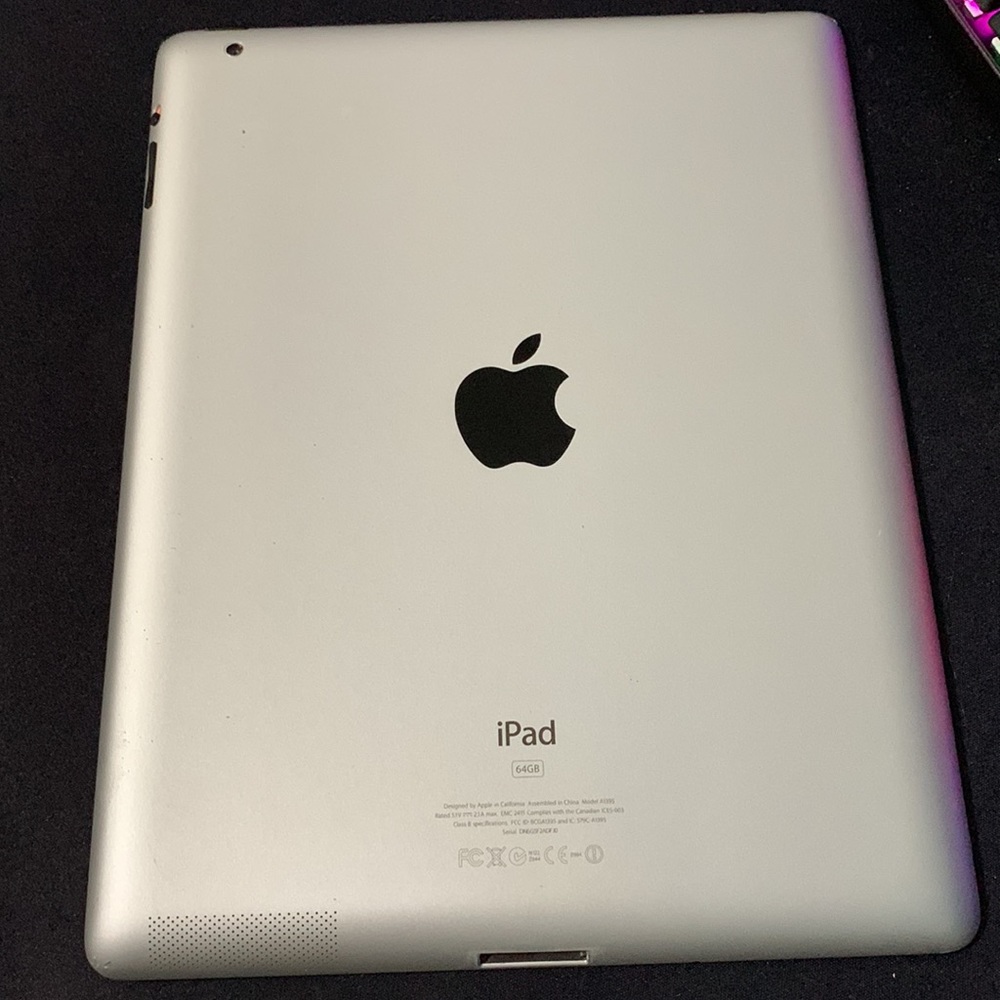 First Generation iPad - Picture 2 of 2